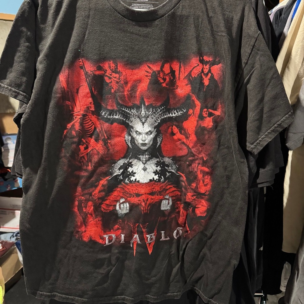 Diablo IV NWOT size Medium